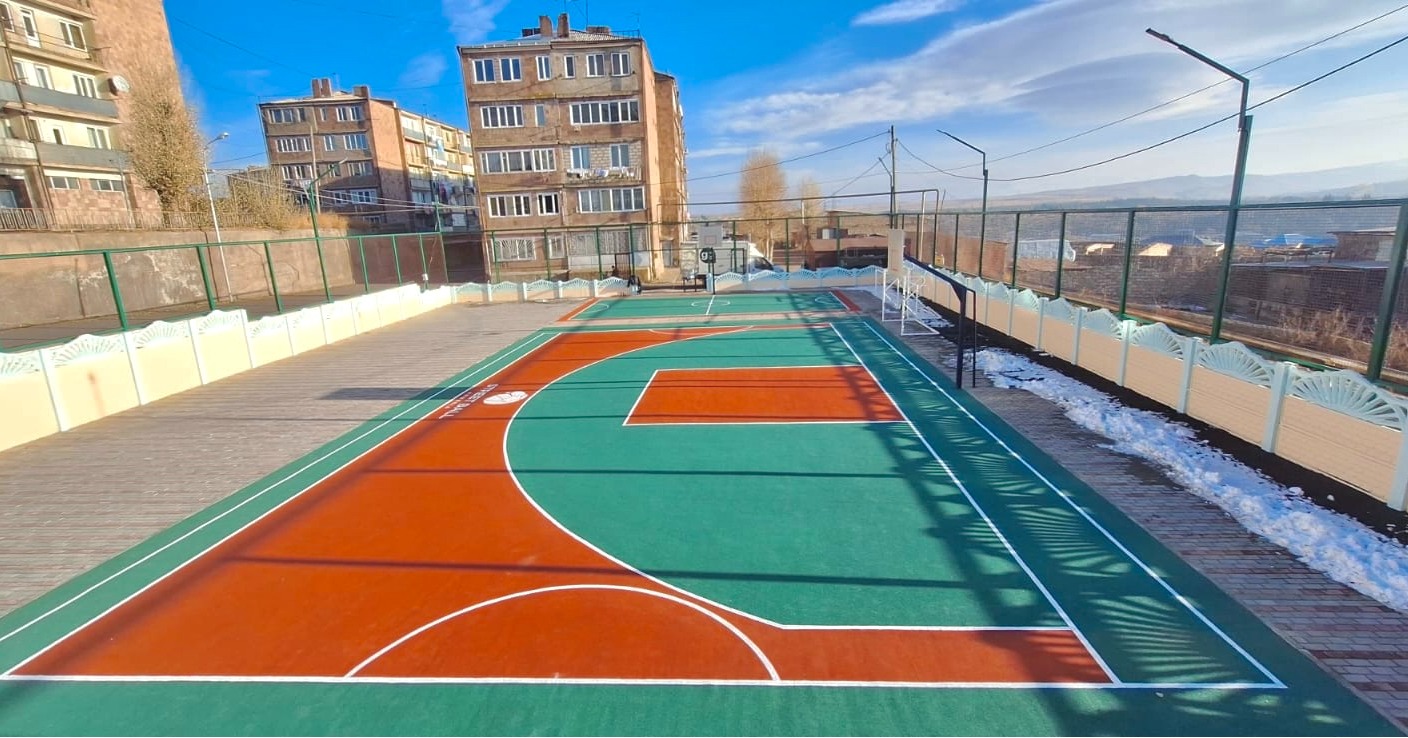 Ֆուտբոլի և բասկետբոլի ունիվերսալ դաշտի ռետինապատում Գավառում